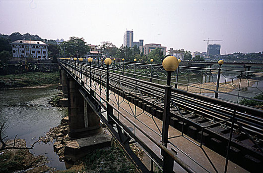 中国云南省河口县通往越南的滇越铁路大桥