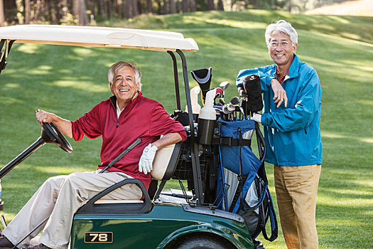 两个,老头,打高尔夫,伙伴,高尔夫球车,球棒