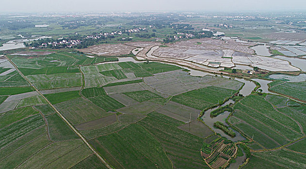 航拍雨后田园