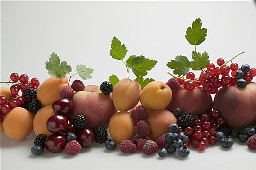 水果静物,有核水果,浆果,叶子