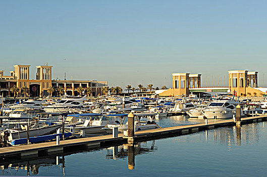 kuwait,city,luxury,yacht,boats,in,pleasure,port