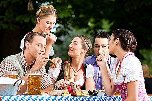 啤酒坊,朋友,阿尔斯村姑装,桌子,啤酒,巴伐利亚,德国