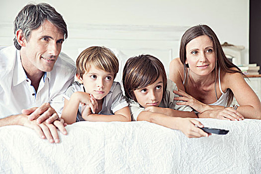 家庭,看电视,床,头像