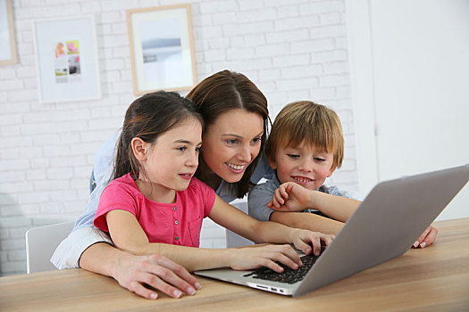 母亲,儿童,玩,笔记本电脑