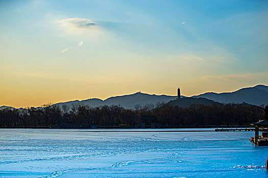 颐和园昆明湖冬景
