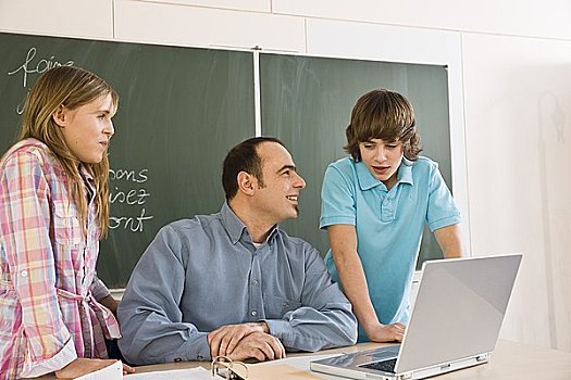 教师,学生,用电脑