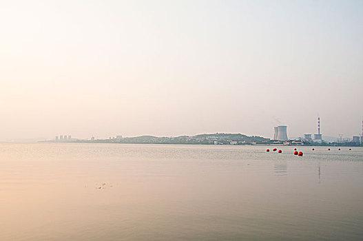 平静的湖面