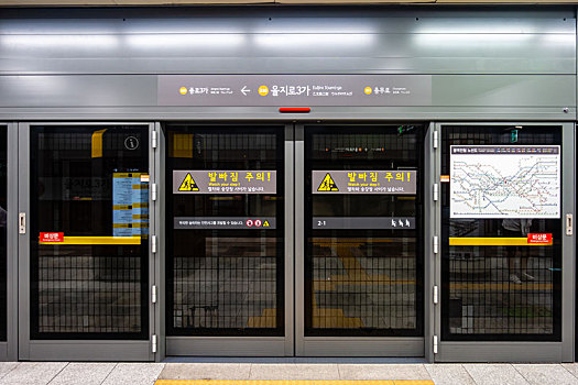 韩国首尔地铁乙支路三街站月台