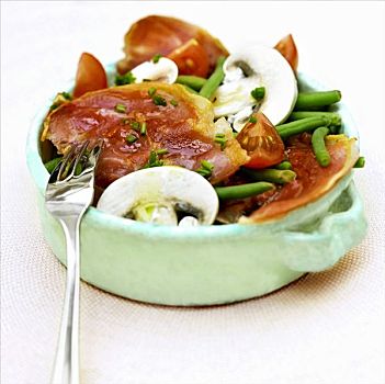 青豆,熏肉,蘑菇沙拉