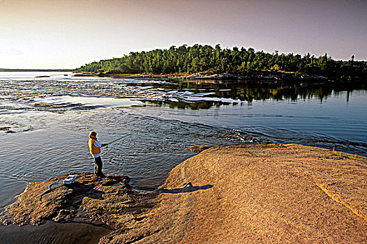 男孩,捕鱼,河,怀特雪尔省立公园,曼尼托巴,加拿大