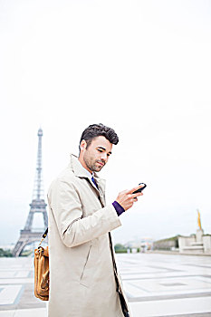 商务人士,手机,埃菲尔铁塔,巴黎,法国