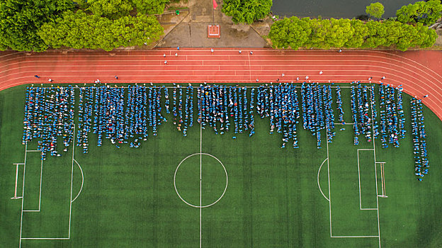 航拍学校运动场