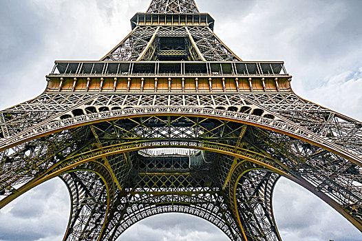 法国巴黎埃菲尔铁塔,塔底特写