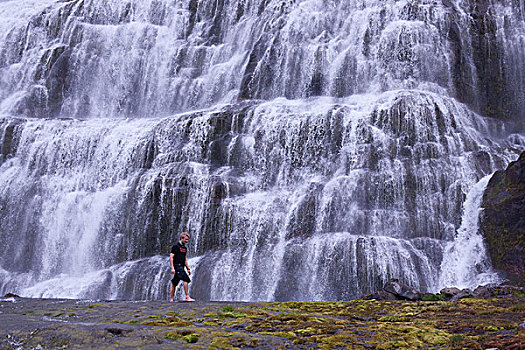男人,走,正面,瀑布,冰岛