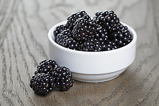 成熟,黑莓,树莓,白色,碗,老,橡树,桌子,乡村,风格