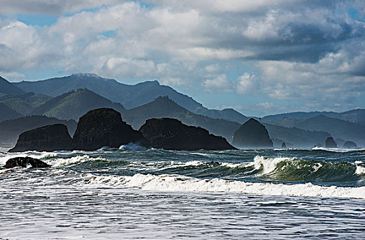 海浪,靠近,海洋,堆积,佳能海滩,俄勒冈,美国