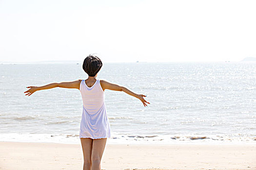 女子海边瑜伽