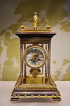 法国19世纪铜镀金珐琅女神像四明座钟