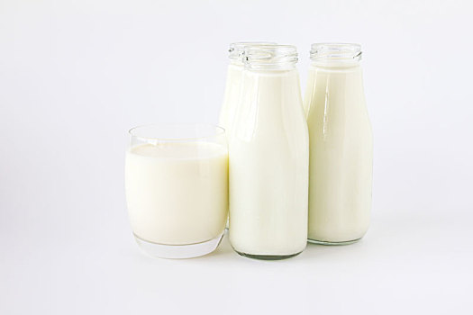 奶瓶,牛奶杯,白色背景