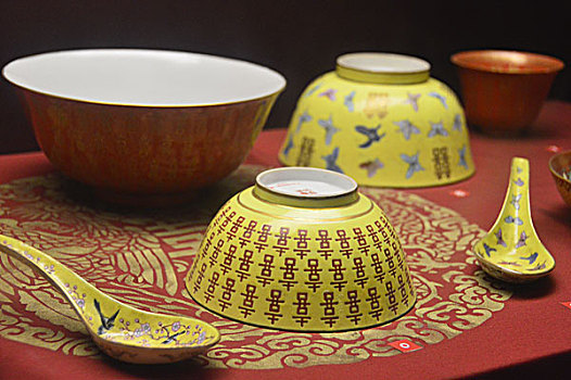 故宫博物院,清帝大婚庆典展,中,展览了晚清皇帝大婚时使用的囍碗,北京故宫