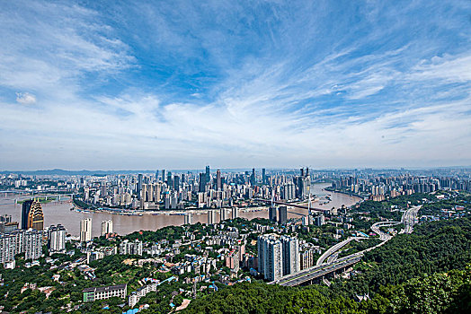 2025年重庆市南岸区南山老君洞道观俯瞰重庆渝中与南岸两区
