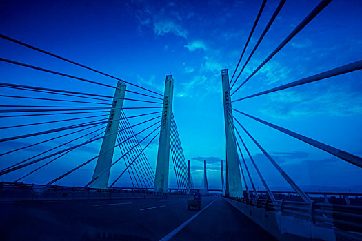 蓝色之桥