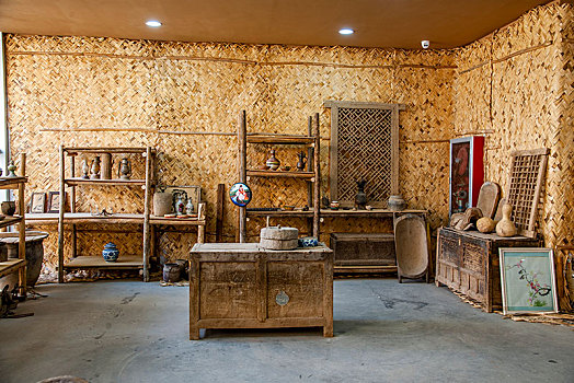 新疆吐鲁番市高昌故城遗址游客服务中心展示的民众日常生活用品