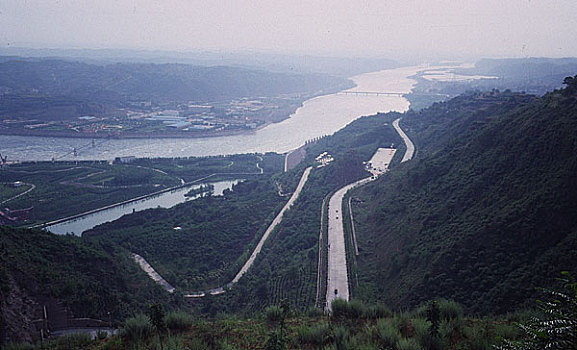 黄河小浪底,水库下游