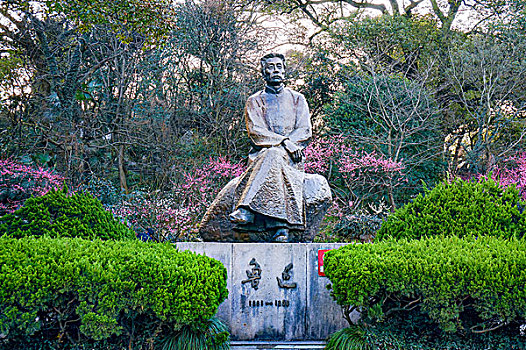 杭州孤山公园鲁迅雕像