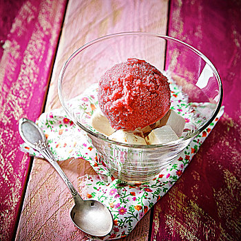 草莓冰糕,床,奶油杏仁糖