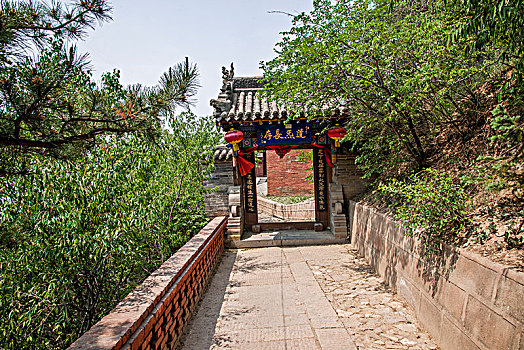 北岳恒山藏于群山间的大大小小的各式寺院庙宇