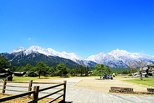 玉龙雪山