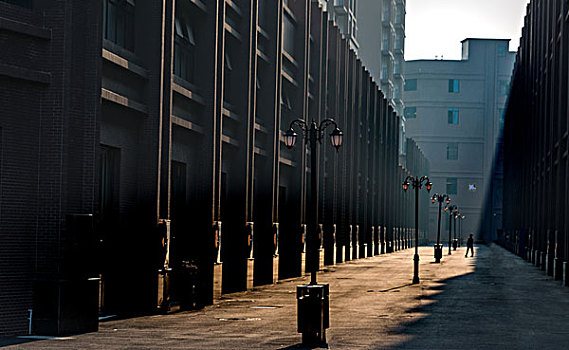 路面,道路,公路,景色,路,楼房,高楼,黄昏,夕阳,风光,风景