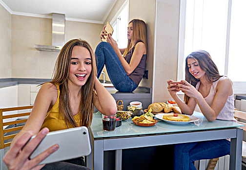 少女,好友,午餐,吃饭,厨房,智能手机