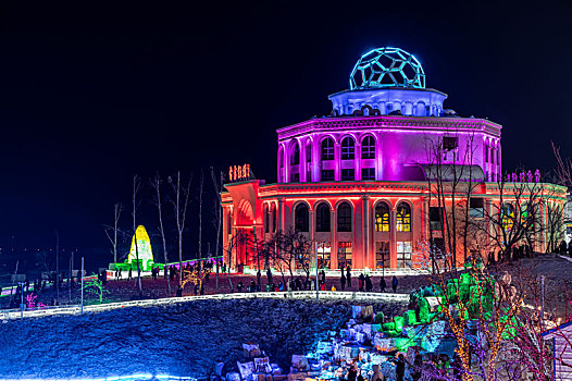 夜幕下的中国长春冰雪新天地冰雪景观