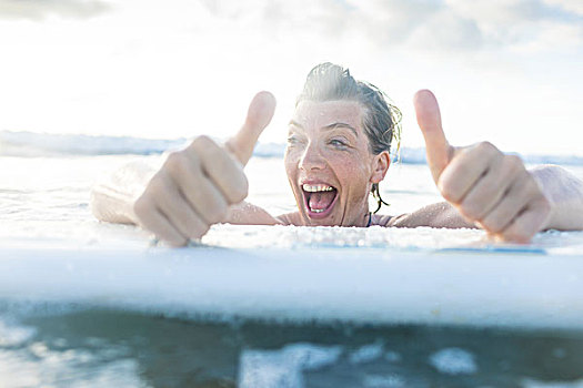 女人,冲浪板,海洋,给,竖大拇指,省,哥斯达黎加
