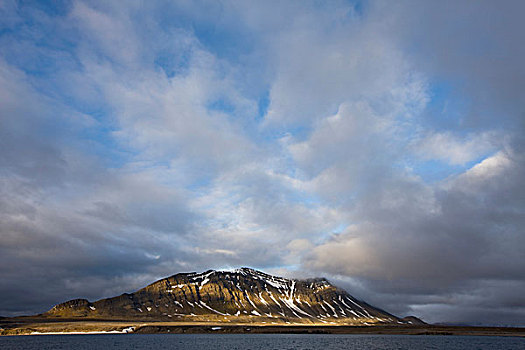 挪威,斯瓦尔巴特群岛,斯匹次卑尔根岛,岛屿,夕阳,云,高处,侵蚀,悬崖,靠近,夏天,晚间