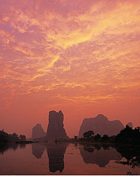 岩石构造,反射,水上,日出,中国