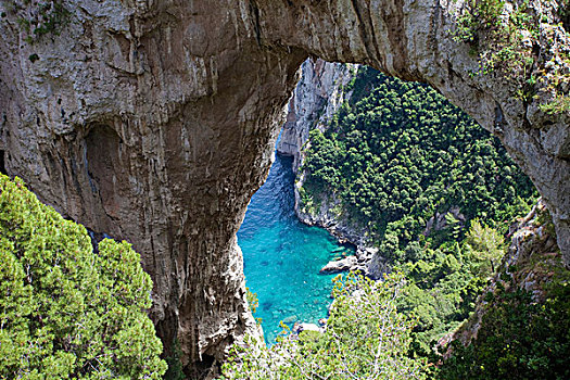 天然的岩石拱,卡普里岛,那不勒斯湾,坎帕尼亚区,区域,意大利,欧洲
