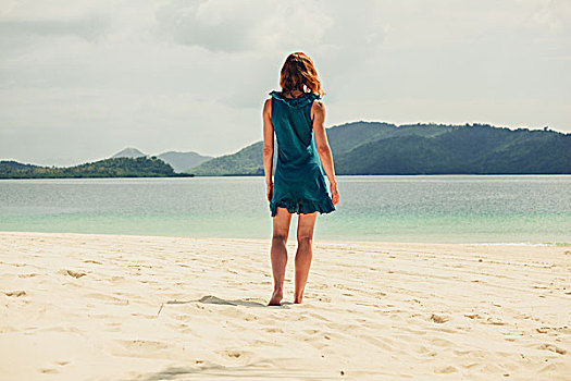 美女,穿,蓝色,衣服,走,热带沙滩