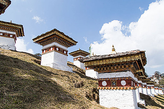 不丹-多曲拉山口dochu,la的108座佛塔