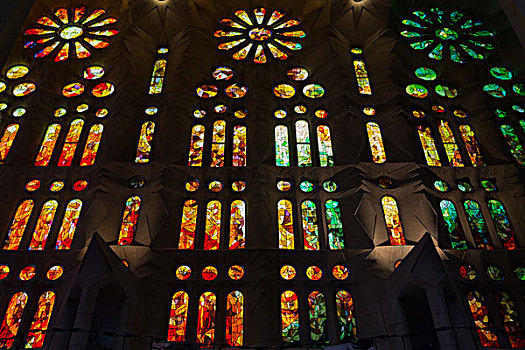 巴塞罗那圣家堂玻璃彩绘