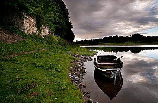 英格兰,诺森伯兰郡,木质,划艇,停泊,河,城堡,一个,重要,边界,苏格兰