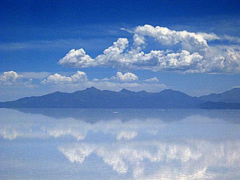 玻利维亚,高原,盐湖,乌尤尼盐沼,山,反射,水面,南美,安第斯山,拉丁美洲,西南方,盐,海洋,风景,自然,天空,云,蓝色