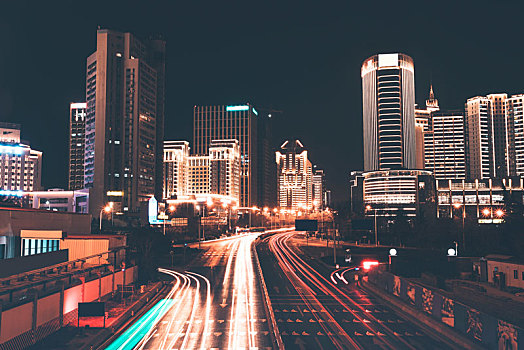 城市道路建筑夜景