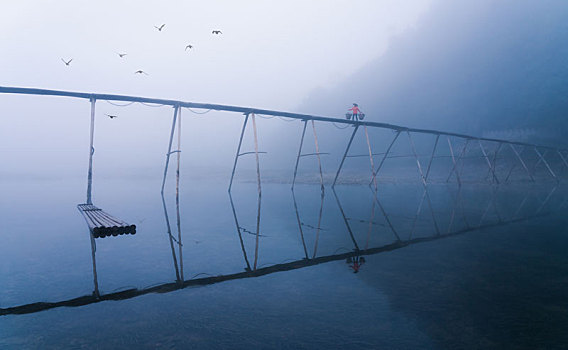 晨雾下的漳村板凳桥