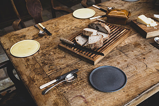 俯拍,特写,盘子,餐具,面包,旧式,木桌子