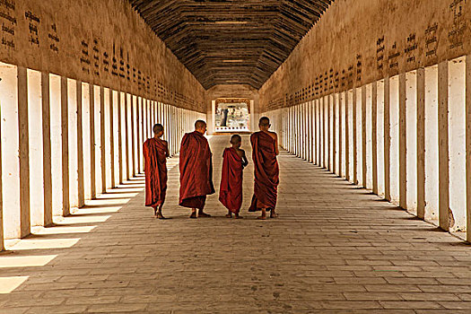 缅甸,曼德勒,新信徒,和尚,室内,拱道,画廊