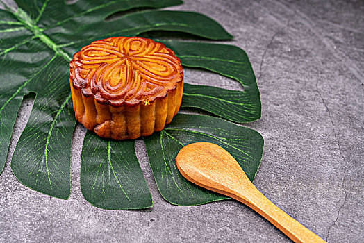 中国传统节日中秋节吃的月饼