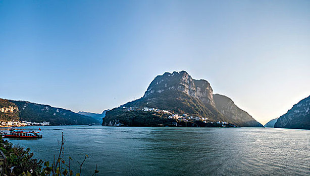 湖北夷陵长江三峡灯影峡